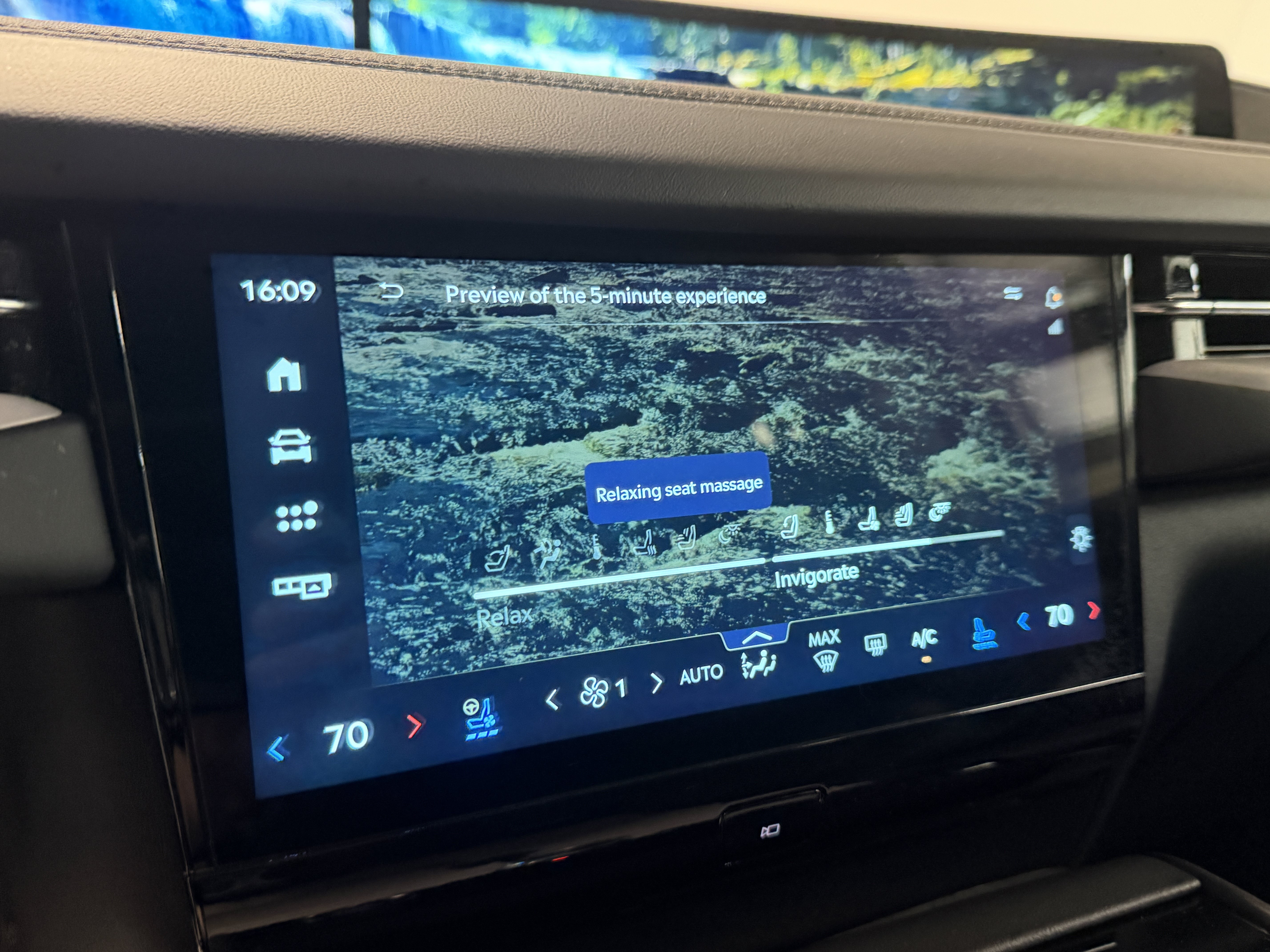 Used 2025 Lincoln Navigator L Reserve AWD/4WD image 11