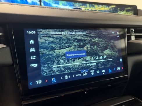 Used 2025 Lincoln Navigator L Reserve AWD/4WD image 11