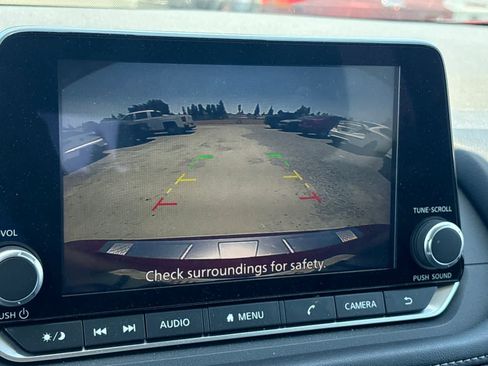 Used 2025 Nissan Rogue SV w/ SV Premium Package FWD image 21
