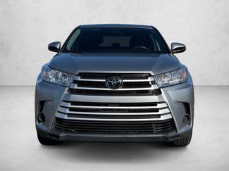 Used 2019 Toyota Highlander LE FWD video 2