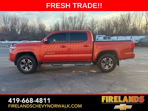 Used 2018 Toyota Tacoma TRD Sport image 3