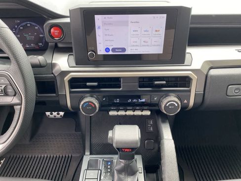 Used 2025 Toyota Tacoma TRD Sport AWD/4WD image 24