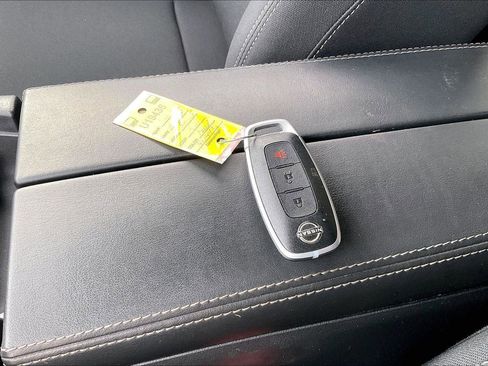 Certified 2023 Nissan Rogue S image 12