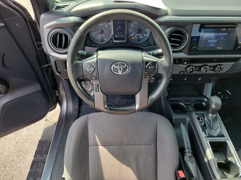 Used 2017 Toyota Tacoma TRD Sport w/ Tow Package RWD image 11