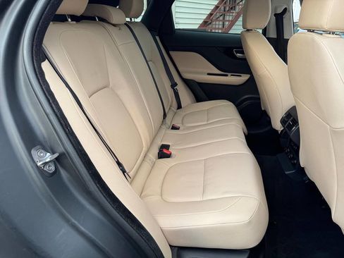 Used 2018 Jaguar F-PACE Premium image 31