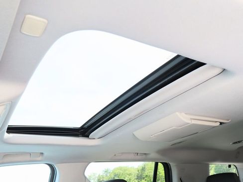 Used 2020 Cadillac Escalade Premium Luxury RWD image 25