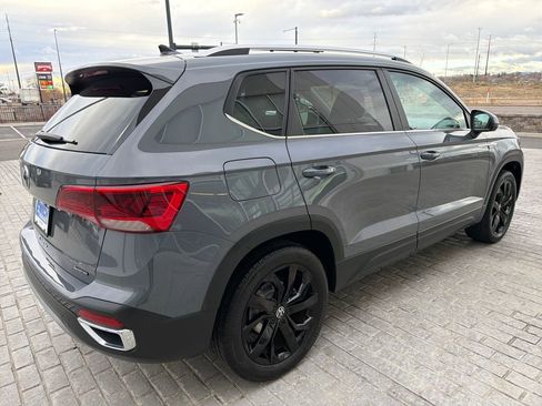 Certified 2023 Volkswagen Taos SE w/ Panoramic Sunroof Package image 7