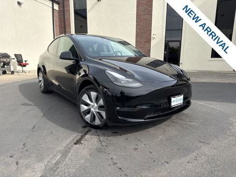 Used 2023 Tesla Model Y Long Range AWD/4WD image 1