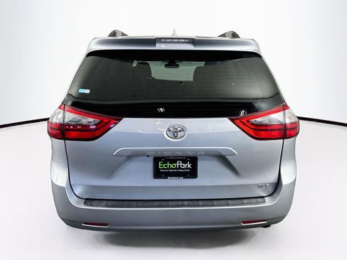 Used 2020 Toyota Sienna XLE FWD image 7