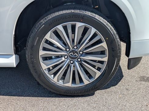 New 2026 INFINITI QX80 Luxe RWD image 11
