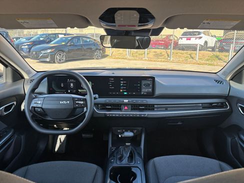 Used 2025 Kia K4 LXS image 32
