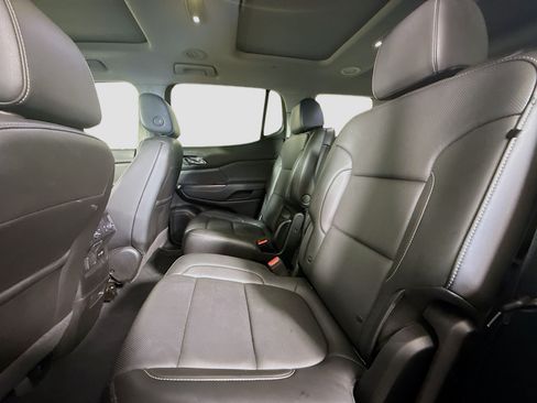 Used 2023 GMC Acadia SLT w/ Preferred Package FWD image 25
