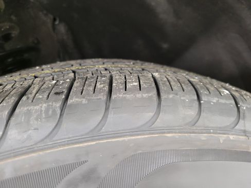 Used 2022 Ford Explorer XLT w/ Equipment Group 202A image 4