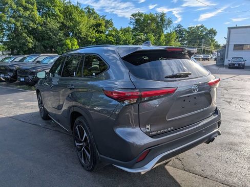 Used 2022 Toyota Highlander XSE AWD/4WD image 5