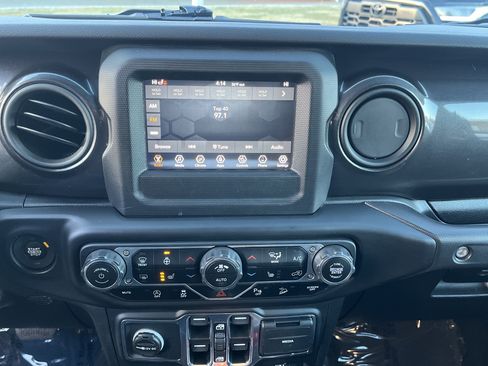 Used 2021 Jeep Wrangler Unlimited Sport image 25