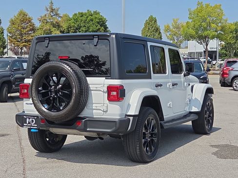Used 2023 Jeep Wrangler Unlimited Sahara w/ Cold Weather Group AWD/4WD image 5
