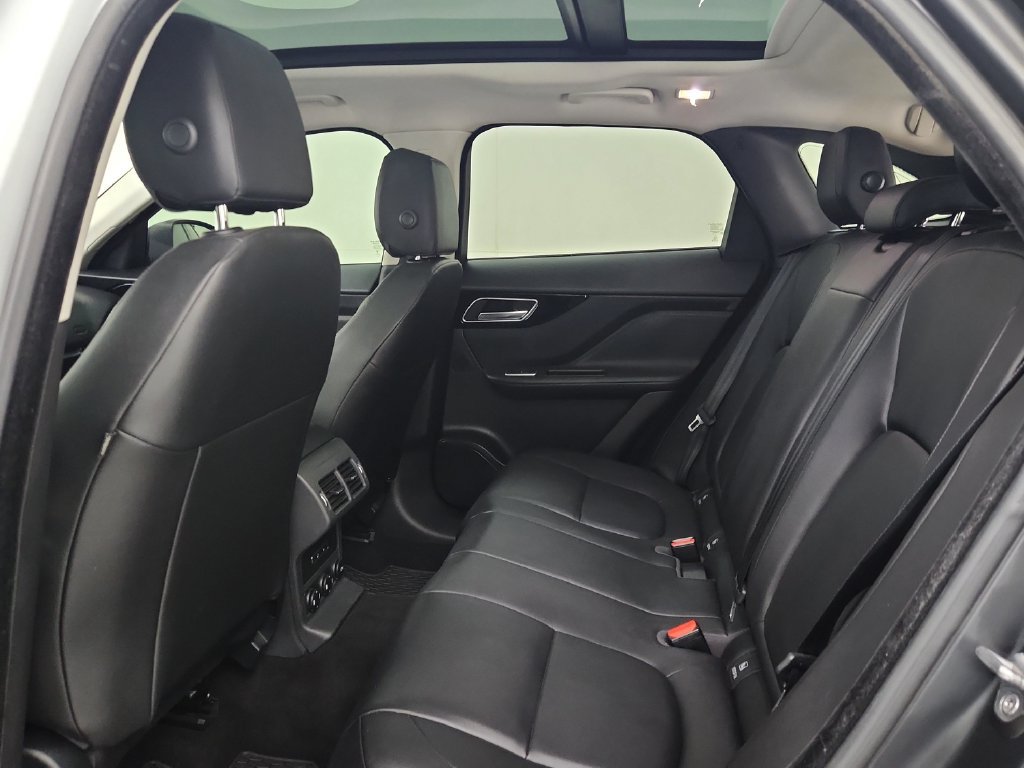 Used 2018 Jaguar F-PACE Premium AWD/4WD image 34