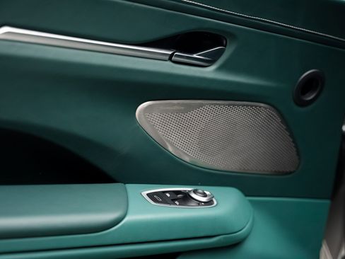 Used 2025 Aston Martin V8 Vantage Coupe RWD image 57