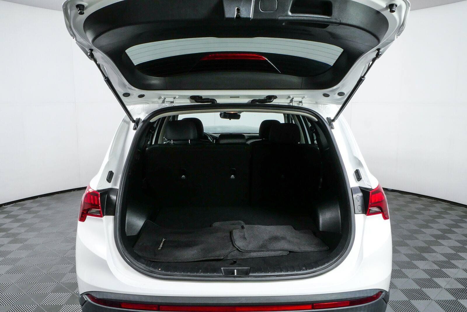 Used 2023 Hyundai Santa Fe SE FWD image 29