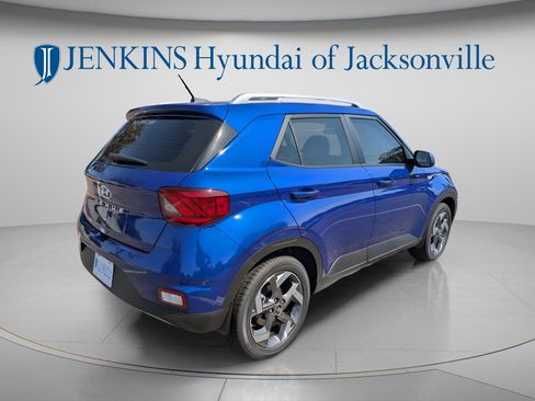 New 2025 Hyundai Venue SEL FWD image 3
