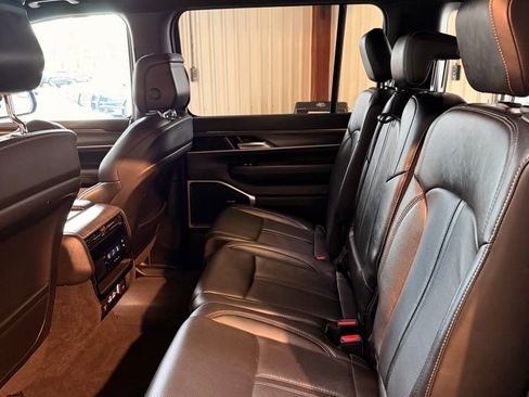 Used 2024 Jeep Wagoneer Series II w/ Flexible Seating Group image 18
