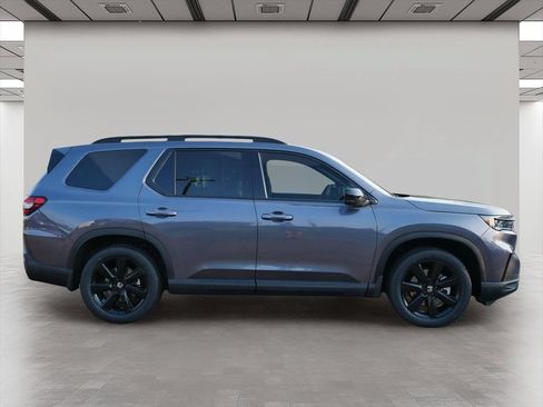 Used 2025 Honda Pilot Black Edition image 7