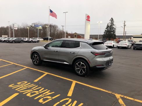 Used 2025 Chevrolet Equinox EV LT w/ Convenience Package image 3