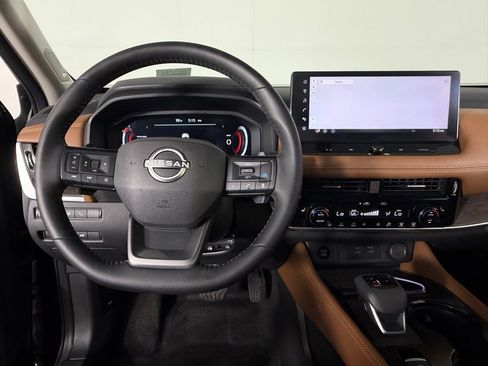 Used 2026 Nissan Rogue Platinum w/ Platinum Premium Package AWD/4WD image 12