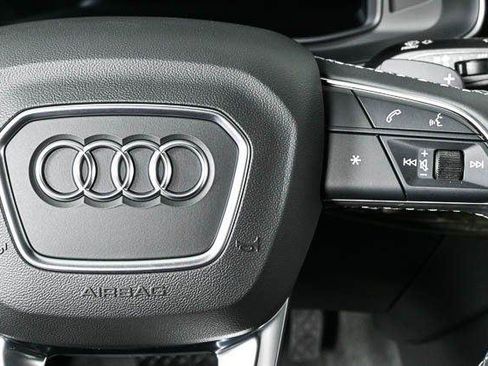 Used 2025 Audi Q8 Premium AWD/4WD image 11