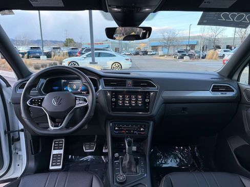 Certified 2022 Volkswagen Tiguan SE R-Line image 13