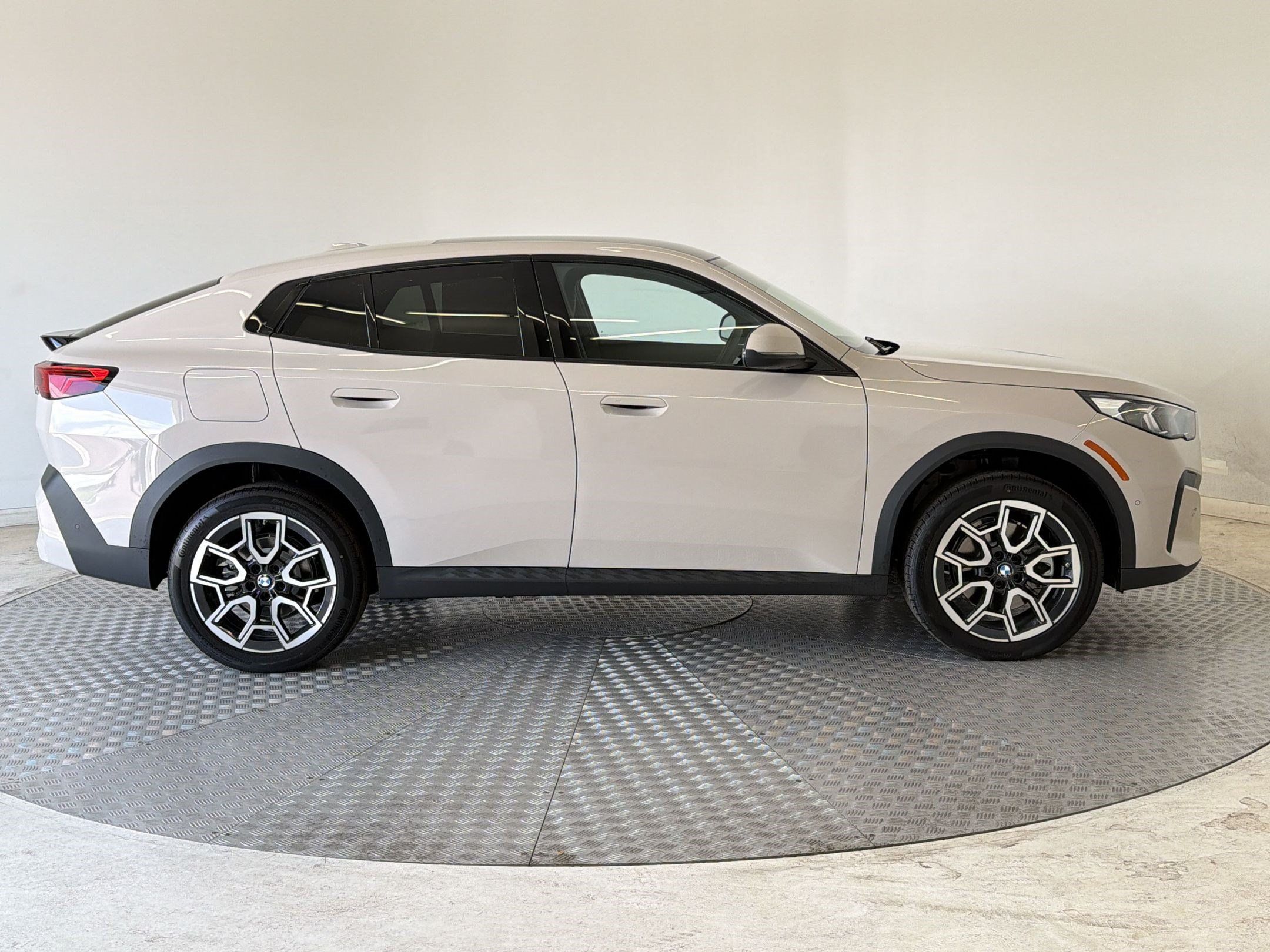 New 2026 BMW X2 xDrive28i w/ Convenience Package AWD/4WD image 8