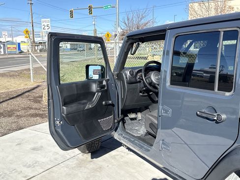 Used 2018 Jeep Wrangler Unlimited Sport w/ Connectivity Group image 10