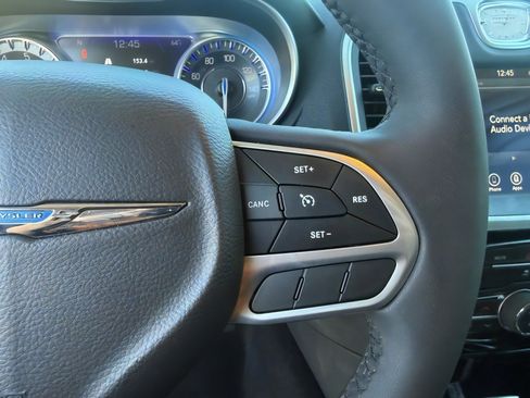 Used 2023 Chrysler 300 Touring w/ Sport Appearance Package image 28