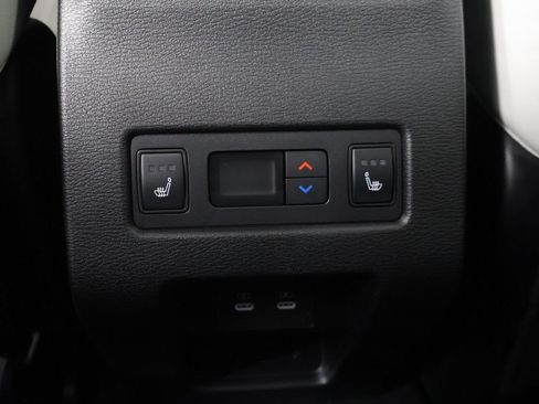 Used 2025 Mitsubishi Outlander AWD image 57