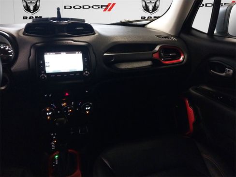 Certified 2017 Jeep Renegade Trailhawk w/ Premium Trailhawk Package image 9