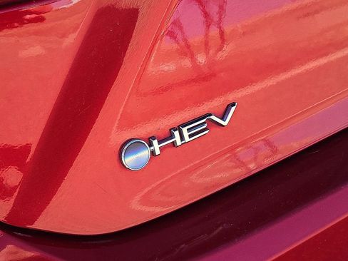 Used 2025 Toyota Camry SE image 13