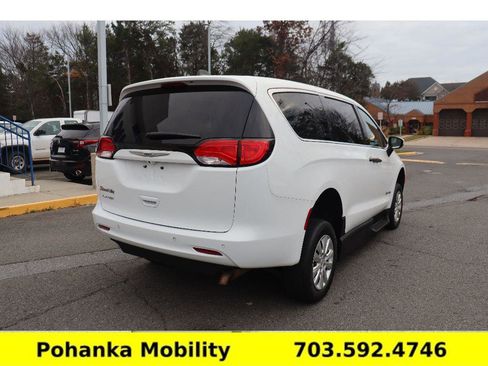 Used 2020 Chrysler Voyager L FWD image 10