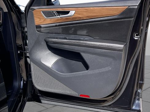 Used 2025 Volkswagen Atlas SE FWD image 21