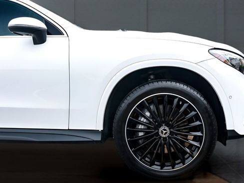 Used 2024 Mercedes-Benz GLC 300 4MATIC w/ AMG Line image 10