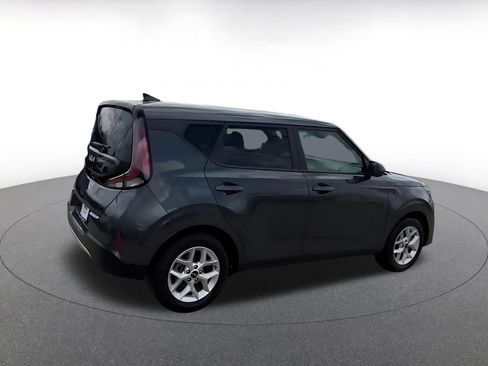 Used 2025 Kia Soul LX w/ LX Technology Package FWD image 14
