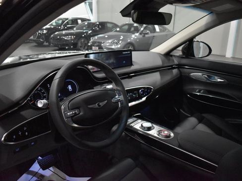 Used 2025 Genesis GV70 2.5T AWD/4WD image 11