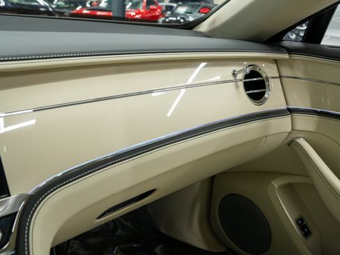 Used 2024 Bentley Flying Spur V8 AWD/4WD image 39