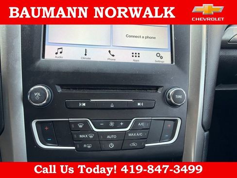 Used 2017 Ford Fusion SE w/ Fusion SE Technology Package FWD image 31