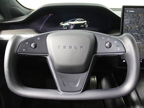 Used 2022 Tesla Model S Plaid image 12