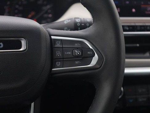 Used 2025 Jeep Compass Limited AWD/4WD image 9