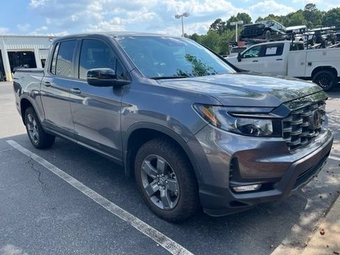 Used 2025 Honda Ridgeline TrailSport image 2