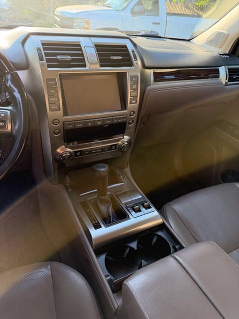 Used 2017 Lexus GX 460 AWD/4WD image 9