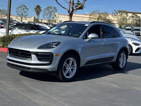 Used 2024 Porsche Macan image 4