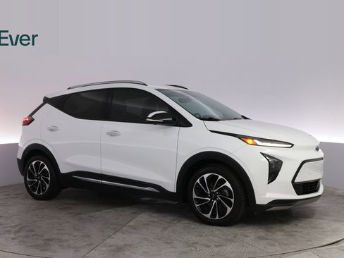 Used 2023 Chevrolet Bolt EUV Premier FWD image 14