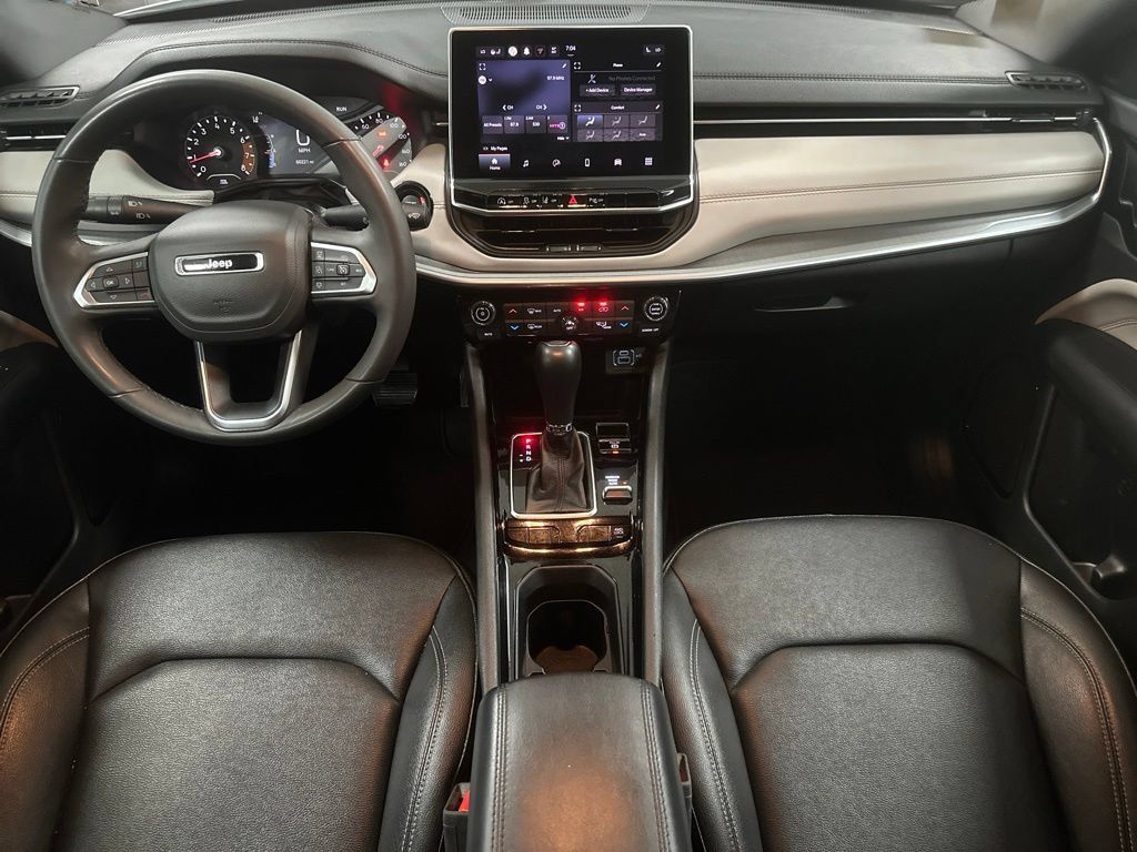 Used 2025 Jeep Compass Limited AWD/4WD image 3
